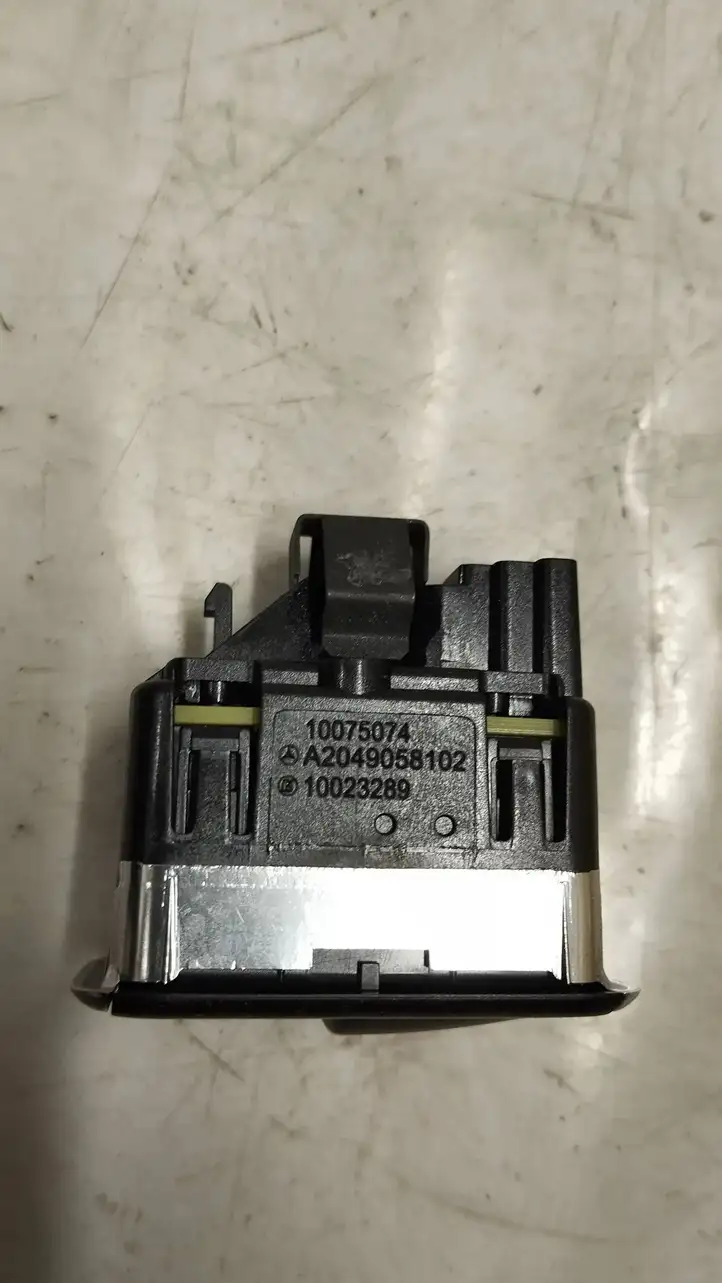 Mercedes-Benz CLA C117,X117,W117 (2013 - 2019) A2049058102 Блок кнопок стеклоподъемников — фото 3