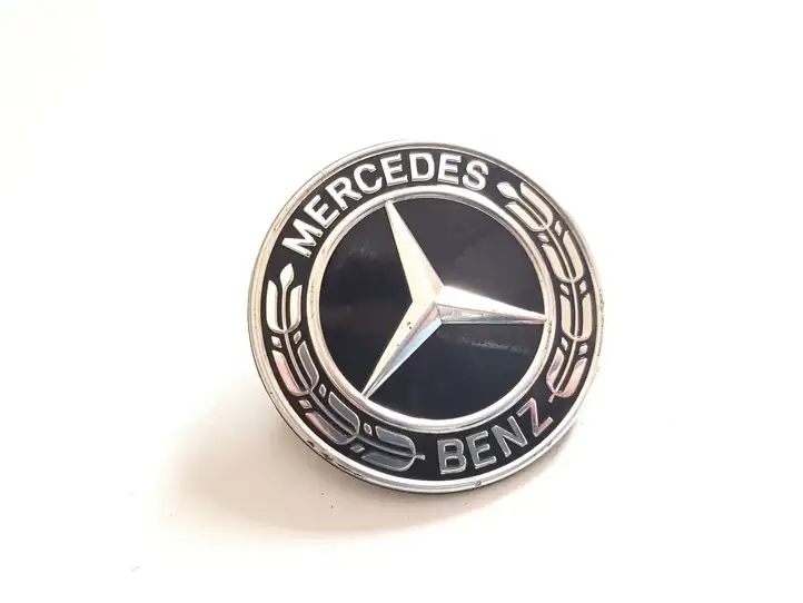 Mercedes-Benz CLA C118,X118 (2019 - ) A0008176203 Эмблема автомобиля — фото 1
