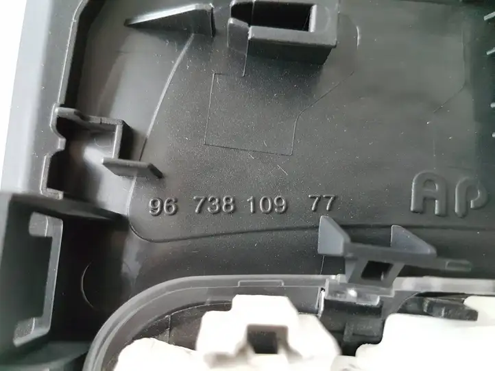 Peugeot 208 (2012 - 2015) 9673810977 Передняя подсветка — фото 2