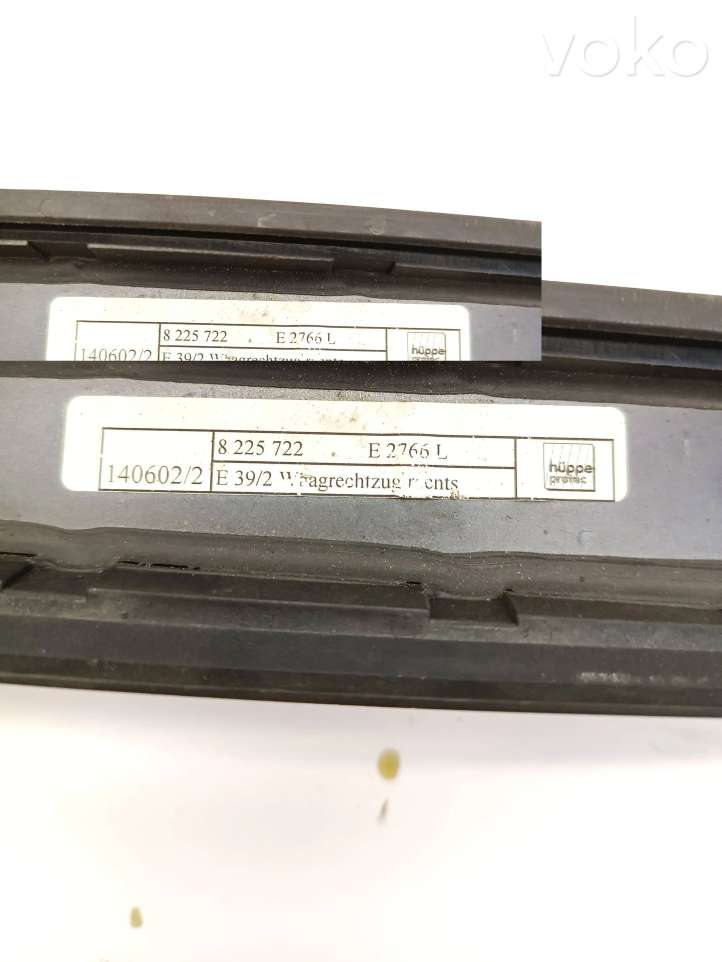 BMW 5 E39 (1996 - 2003)  8225722 Солнцезащитная шторка на заднем боковом окне универсала