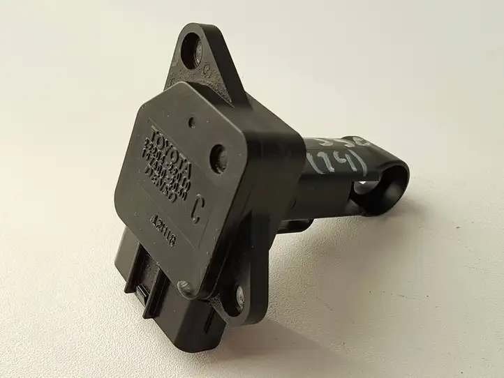 Lexus RX 330 - 350 - 400H (2006 - 2009) 2220422010 Датчик массового расхода воздуха — фото 1