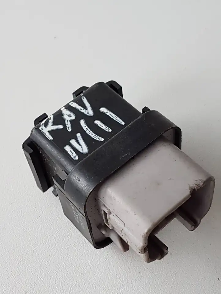 Toyota RAV 4 (XA30) (2006 - 2016) 2861067010 Реле накала свечей — фото 3