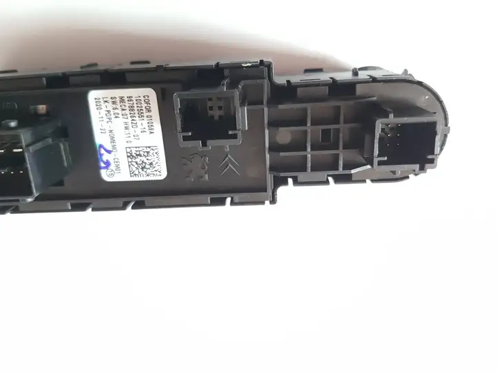 Peugeot 208 (2019 - ) 96788264ZD Блок кнопок стеклоподъемников — фото 6