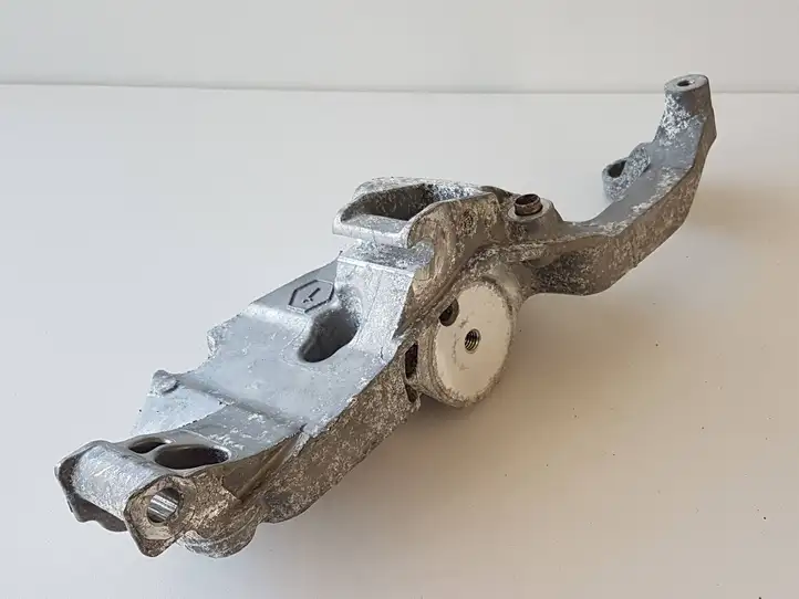 Peugeot 208 (2019 - ) 9809714680 Кронштейн генератора — фото 1