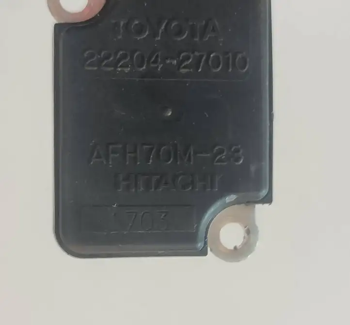 Toyota Land Cruiser (J100) (1998 - 2007) 2220427010 Датчик массового расхода воздуха — фото 3