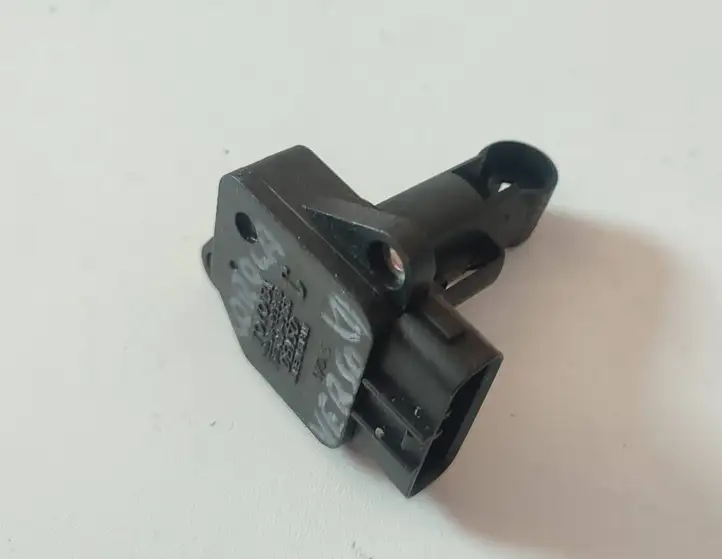 Toyota Corolla Verso E121 (2001 - 2004) 2220422010 Датчик массового расхода воздуха — фото 2