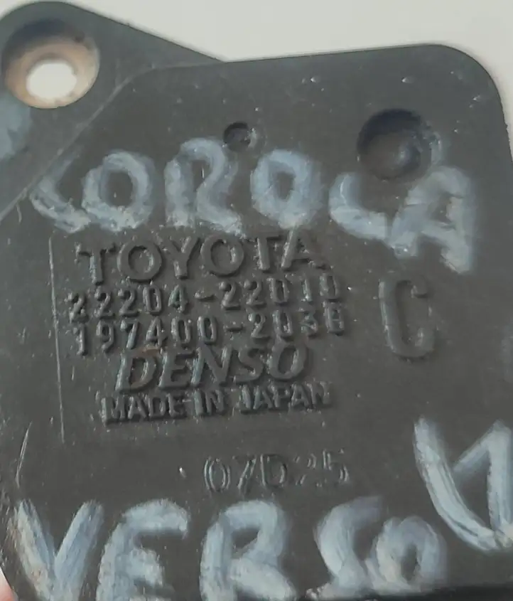 Toyota Corolla Verso E121 (2001 - 2004) 2220422010 Датчик массового расхода воздуха — фото 6