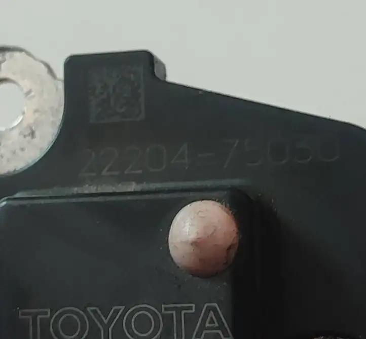 Toyota C-HR I (2016 - 2022) 2220475030 Датчик массового расхода воздуха — фото 2