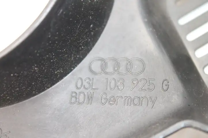 Audi A6 S6 C6 4F (2008 - 2011) 03L103925G Крышка двигателя декоративная — фото 3
