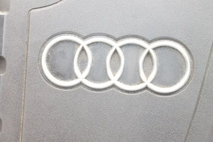 Audi A6 S6 C6 4F (2008 - 2011) 03L103925G Крышка двигателя декоративная — фото 5