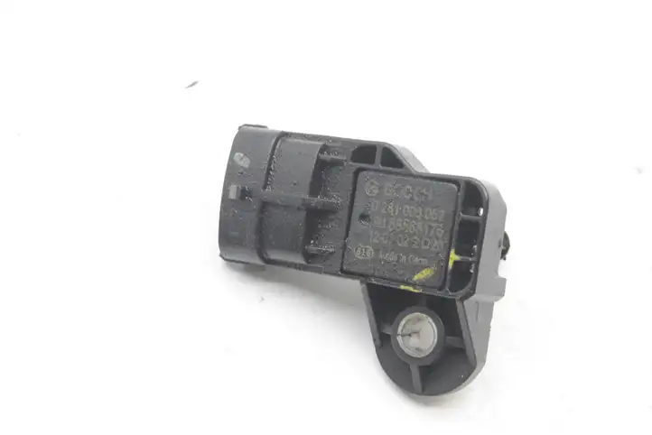 Opel Antara (2011 - 2017) 55568176 Датчик давления воздуха впуска — фото 4