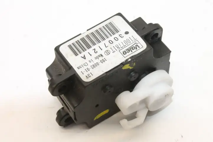 Nissan Note (E11) (2006 - 2014) T1007781T Двигатель задвижки потока воздуха — фото 4