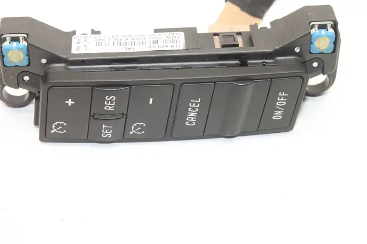 Volkswagen Touareg I (2002 - 2010) 7L6959537 Кнопки на рулевом колесе — фото 4