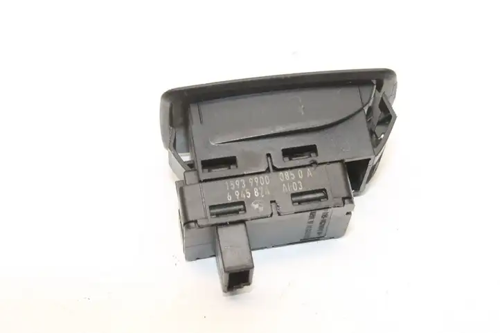 BMW 3 E92 E93 (2005 - 2014) 6945874 Кнопка фаркопа в багажнике — фото 3