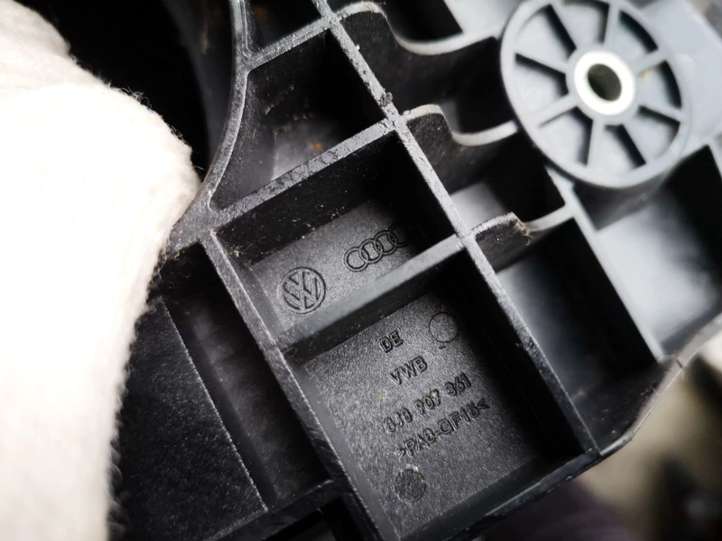 Volvo S60 (2010 - 2013)  1k0937132f Крышка ящика предохранителей