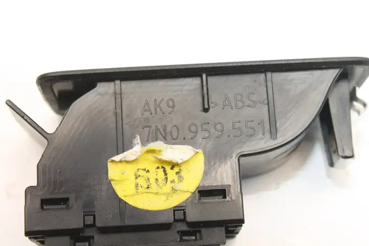 Volkswagen Sharan (2010 - 2015) 7N0959551 Кнопка фаркопа в багажнике — фото 5