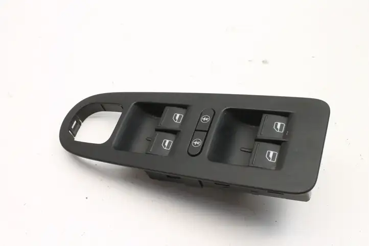 Volkswagen Sharan (2010 - 2015) 7N0868247 Кнопка фаркопа в багажнике — фото 2