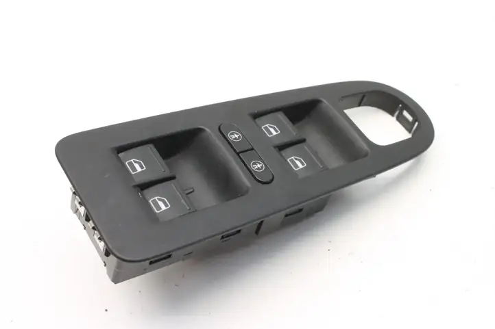 Volkswagen Sharan (2010 - 2015) 7N0868247 Кнопка фаркопа в багажнике — фото 3