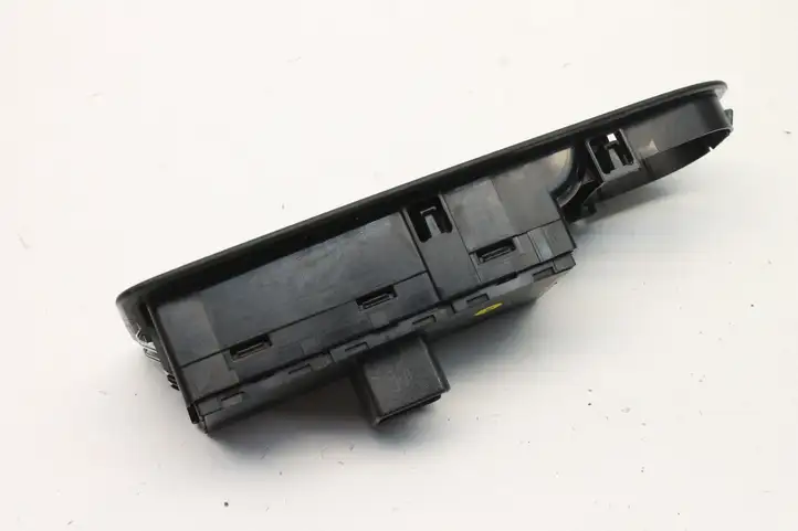 Volkswagen Sharan (2010 - 2015) 7N0868247 Кнопка фаркопа в багажнике — фото 4