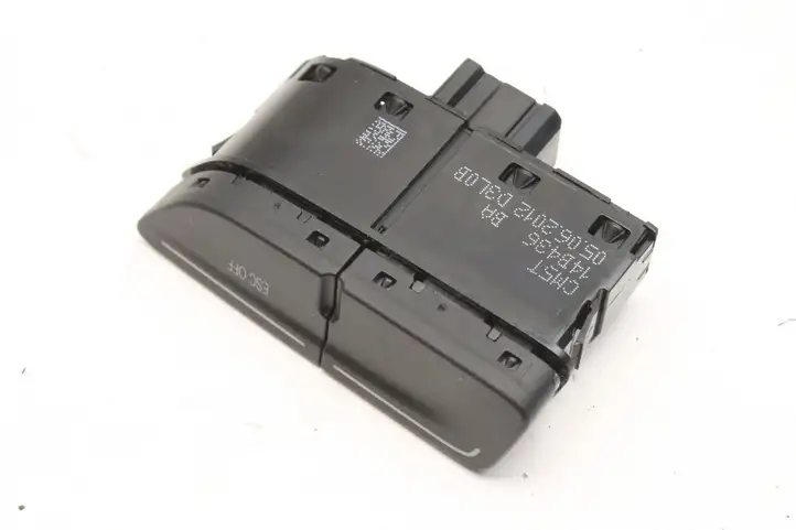 Ford Focus (2011 - 2015) CM5T14B436BA Кнопка фаркопа в багажнике — фото 3
