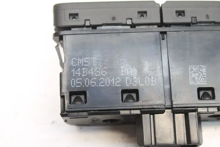 Ford Focus (2011 - 2015) CM5T14B436BA Кнопка фаркопа в багажнике — фото 4