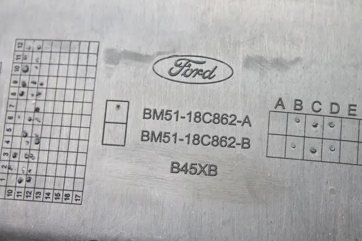 Ford Focus (2011 - 2015) BM5118C862A Накладка центрального динамика — фото 5