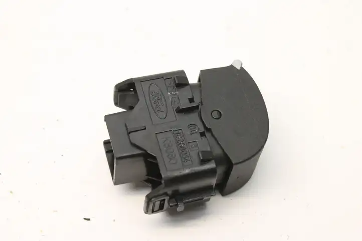 Ford Focus (2011 - 2015) BM5T14529AB Кнопка фаркопа в багажнике — фото 3