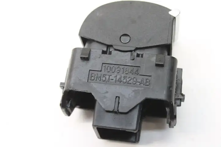 Ford Focus (2011 - 2015) BM5T14529AB Кнопка фаркопа в багажнике — фото 5