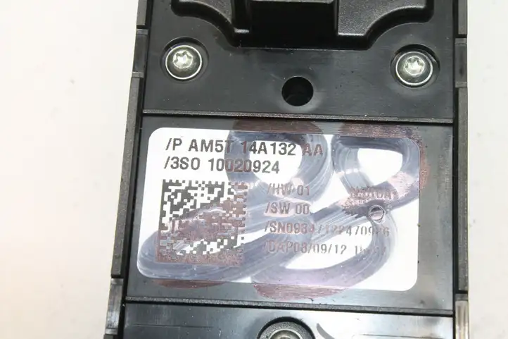 Ford Focus (2011 - 2015) AM5T14A132AA Кнопка фаркопа в багажнике — фото 5