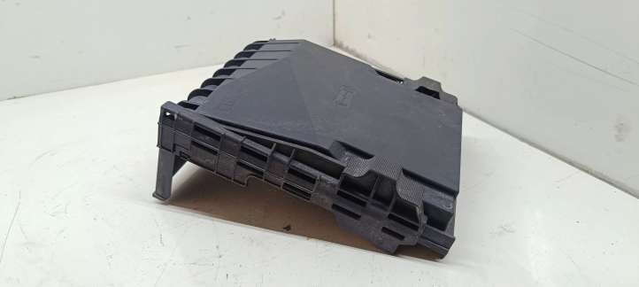 Volkswagen PASSAT B6 (2005 - 2010)  1K0937132F Крышка ящика предохранителей