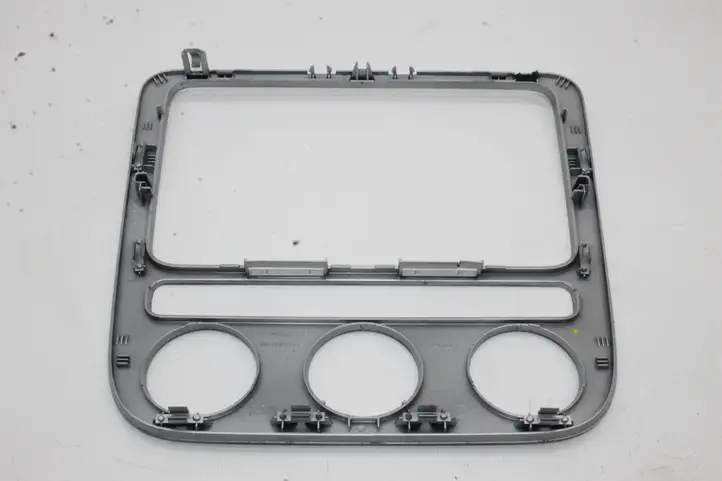 Volkswagen Scirocco (2008 - 2014) 1Q0858071F Другая деталь консоли (туннеля) — фото 7