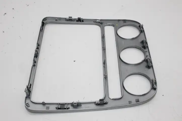 Volkswagen Scirocco (2008 - 2014) 1Q0858071F Другая деталь консоли (туннеля) — фото 8