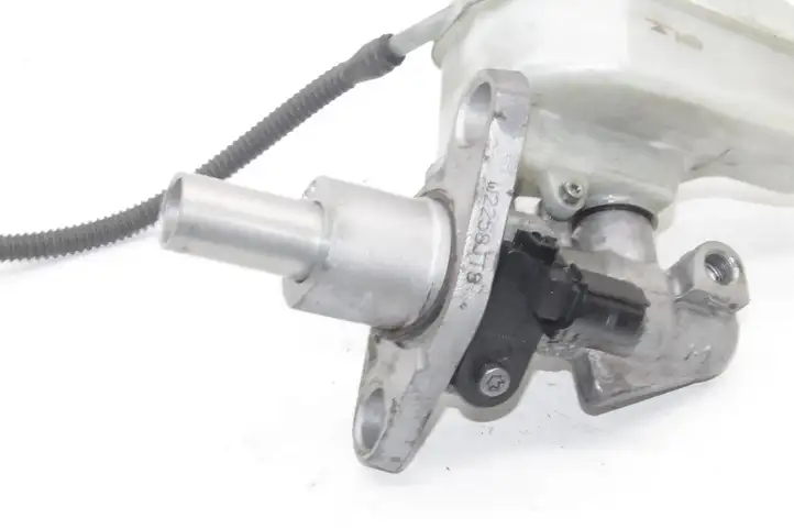 Volkswagen Scirocco (2008 - 2014) 1K0945459A Главный тормозной цилиндр — фото 4