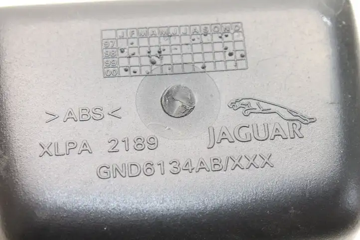 Jaguar XJ X308 (1998 - 2002) GND6134AB Вещевой ящик — фото 5