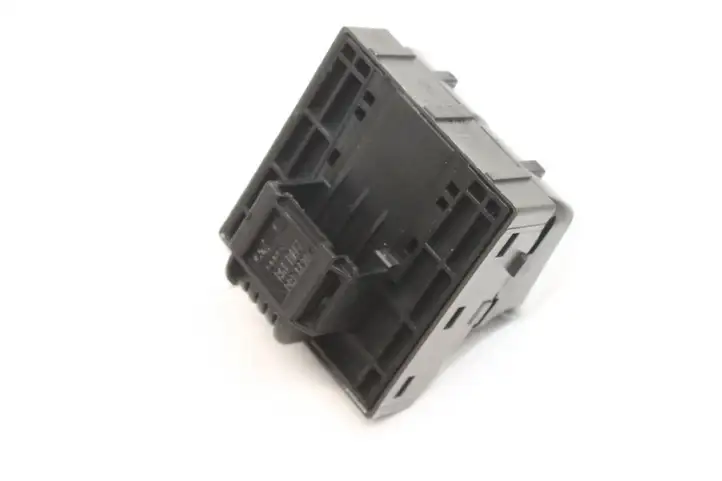 Audi A5 8T 8F (2011 - 2016) 8K0959851G Кнопка фаркопа в багажнике — фото 3