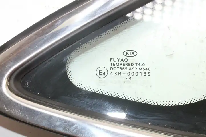 Kia Ceed (2012 - 2015) Треугольное стекло кузова — фото 11