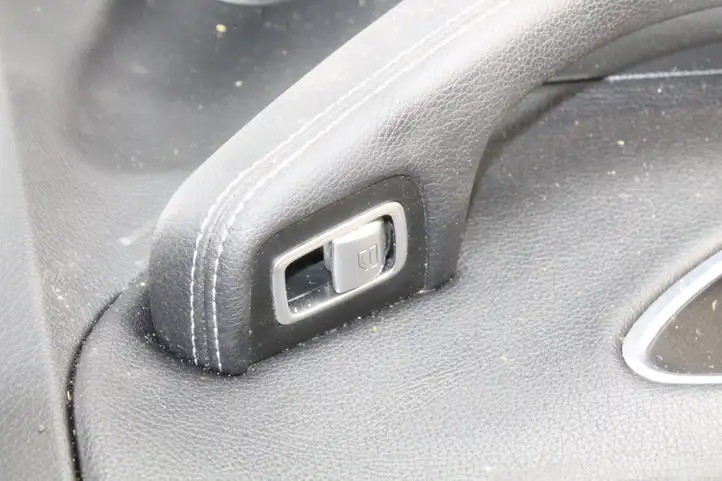 Mercedes-Benz C W205 (2014 - 2021) 31739790 Обшивка задней двери — фото 5