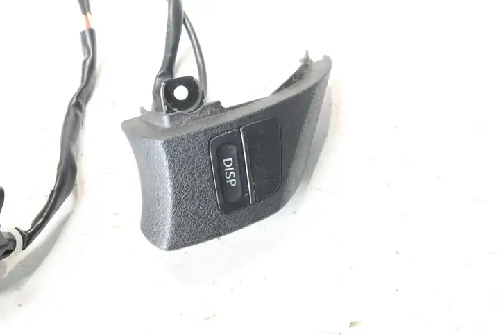 Lexus IS 220D-250-350 (2005 - 2010) 75B458 Кнопка фаркопа в багажнике — фото 2