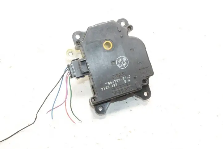 Toyota Prius (NHW20) (2003 - 2009) 0637007960 Двигатель задвижки потока воздуха — фото 1