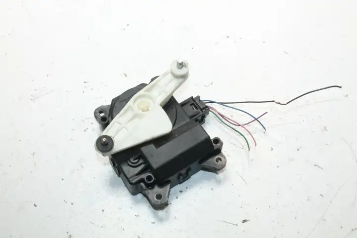 Toyota Prius (NHW20) (2003 - 2009) 0637007960 Двигатель задвижки потока воздуха — фото 2