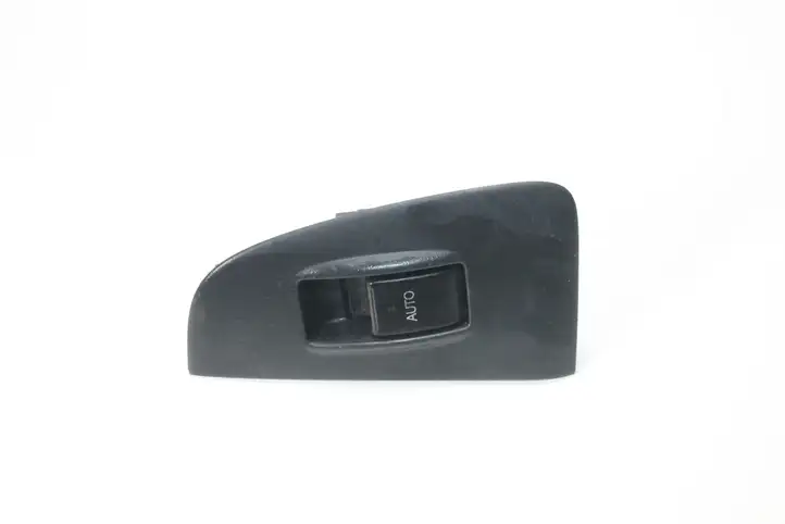 Toyota Avensis T250 (2006 - 2009) 7423205160 Кнопка фаркопа в багажнике — фото 1