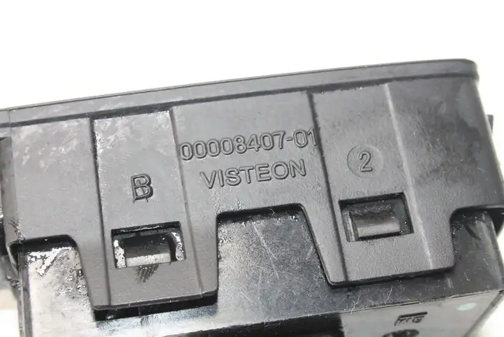 Opel Insignia A (2008 - 2017) 13222231 Кнопка фаркопа в багажнике — фото 3