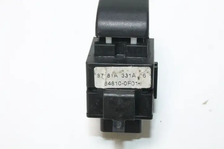Toyota Corolla Verso E121 (2004 - 2007) 848100F01 Кнопка фаркопа в багажнике — фото 1