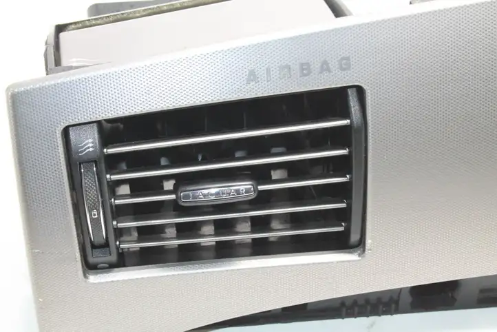 Jaguar XF X250 (2007 - 2015) 8X23060D20AC Воздушная решетка панели — фото 4