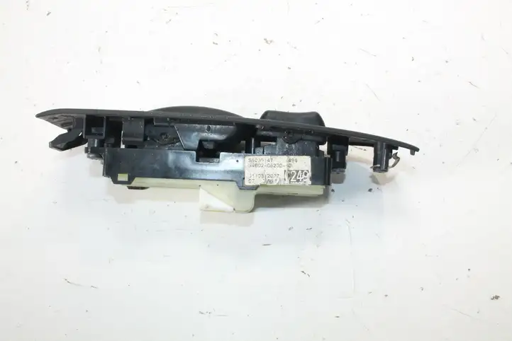 Toyota Avensis T250 (2006 - 2009) 54356025A Кнопка фаркопа в багажнике — фото 2