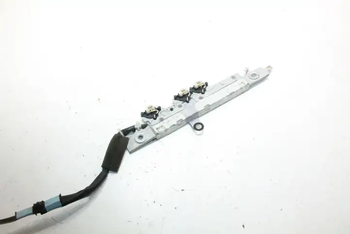 Lexus IS 220D-250-350 (2005 - 2010) 080313B0050 Усилитель антенны — фото 2