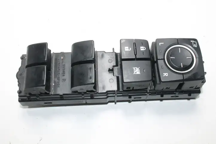 Lexus IS III XE30 (2013 - 2016) 515681 Кнопка фаркопа в багажнике — фото 2