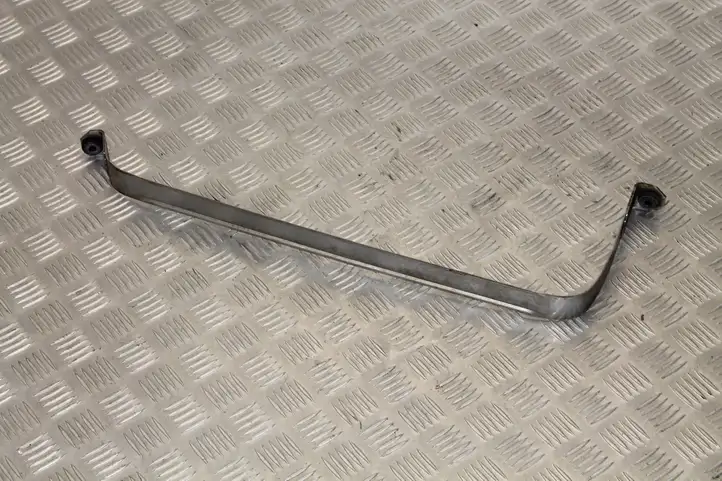 BMW 5 E60 E61 (2004 - 2010) 6760768 Кронштейн топливного бака — фото 1