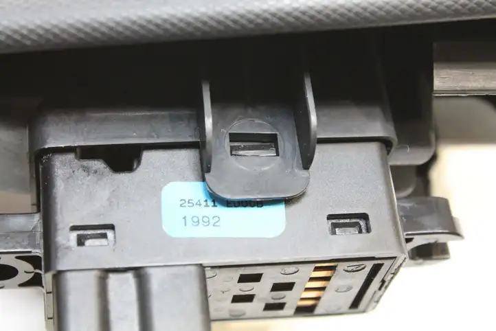 Nissan Note (E11) (2006 - 2014) 25411ED00B Кнопка стеклоподъемников — фото 4