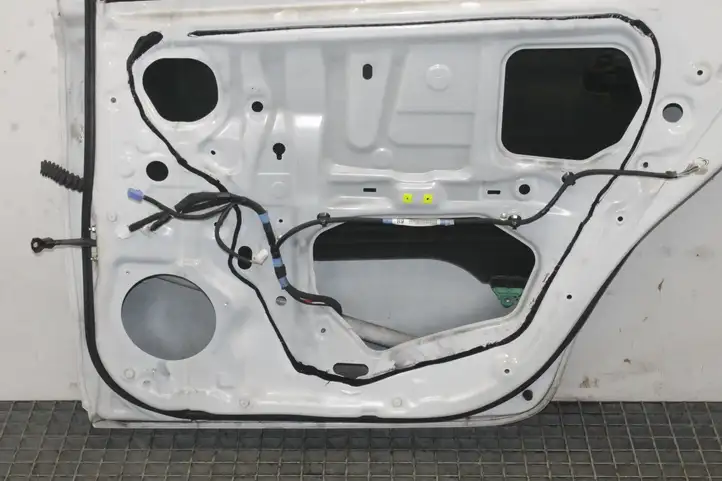 Toyota Prius+ (ZVW40) (2011 - 2018) Задняя дверь — фото 7